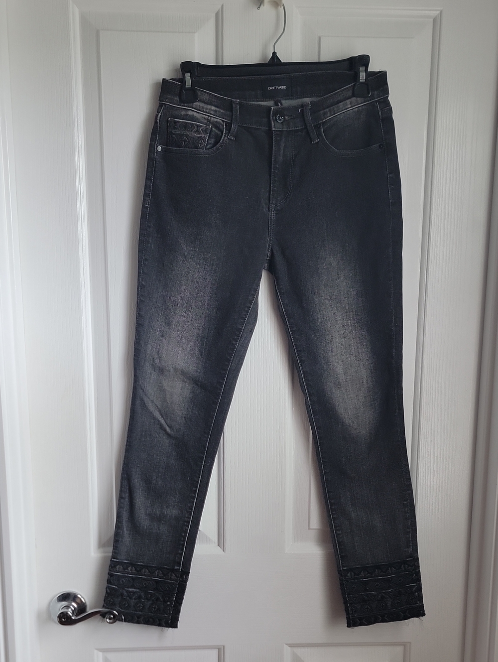 DRIFTWOOD Black Washed Cropped Jeans with Embroidered Ankles Jackie 27